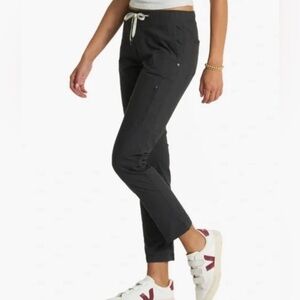 Vuori women’s charcoal ripstop XS ❤️